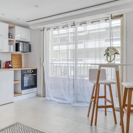 Nice And Bright Studio At 200 M From The Croisette *
