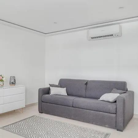 Apartment Nice And Bright Studio At 200 M From The Croisette